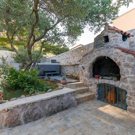Apartment Vala Murter