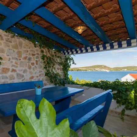 Apartment Vala Murter