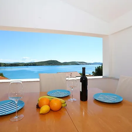 Apartment Vala Murter