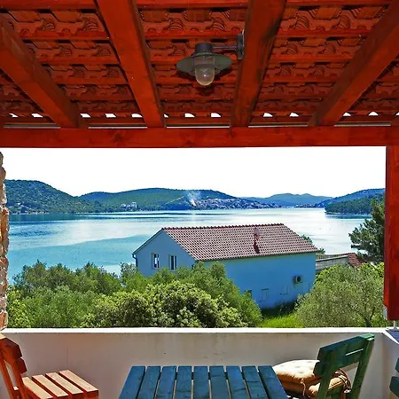 Apartment Vala *